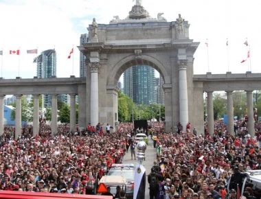 Τορόντο: 2.000.000 άνθρωποι «γκρέμισαν τα τείχη» για τους πρωταθλητές Ράπτορς (φώτο-βίντεο)